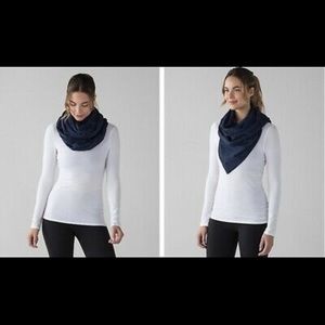 Lululemon Athletica vinyasa scarf rulu, navy